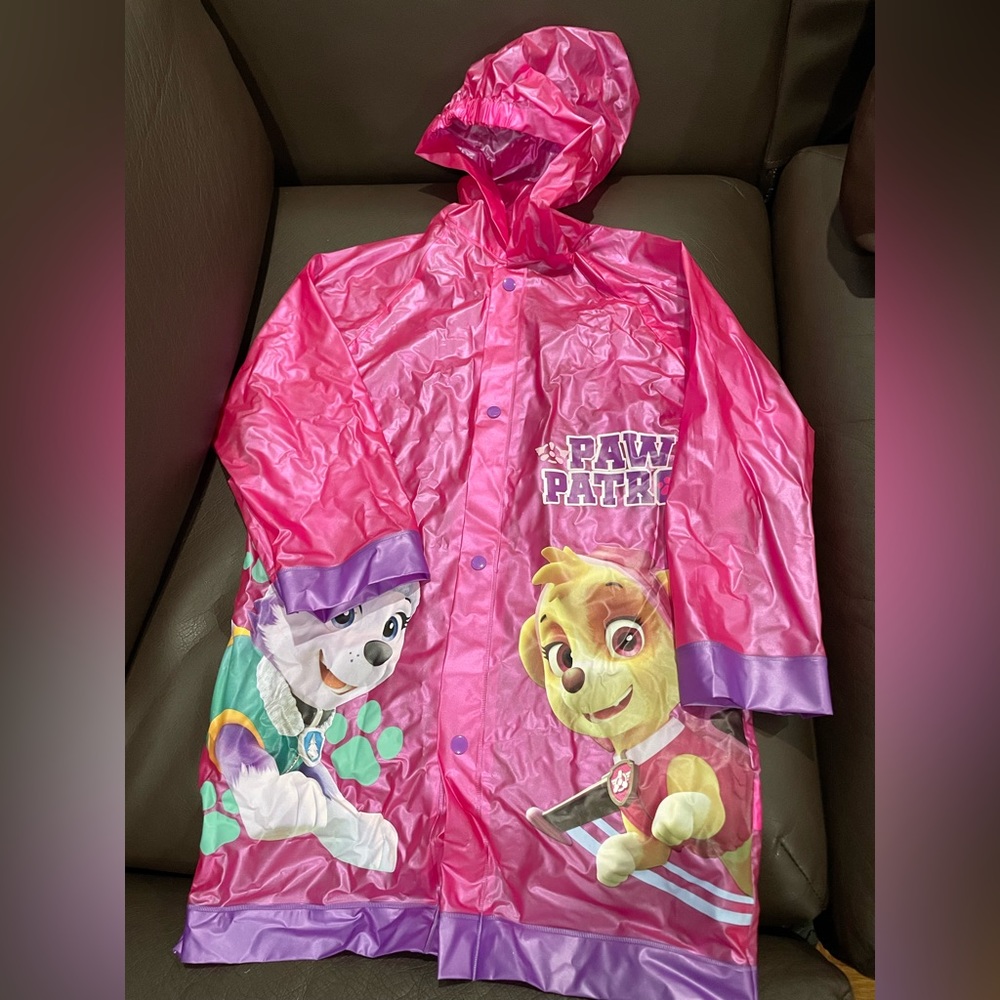 Paw patrol rain coat : size 6-8